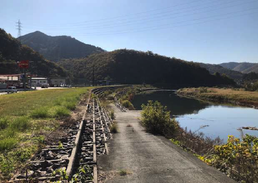 砕石を使用した護岸整備